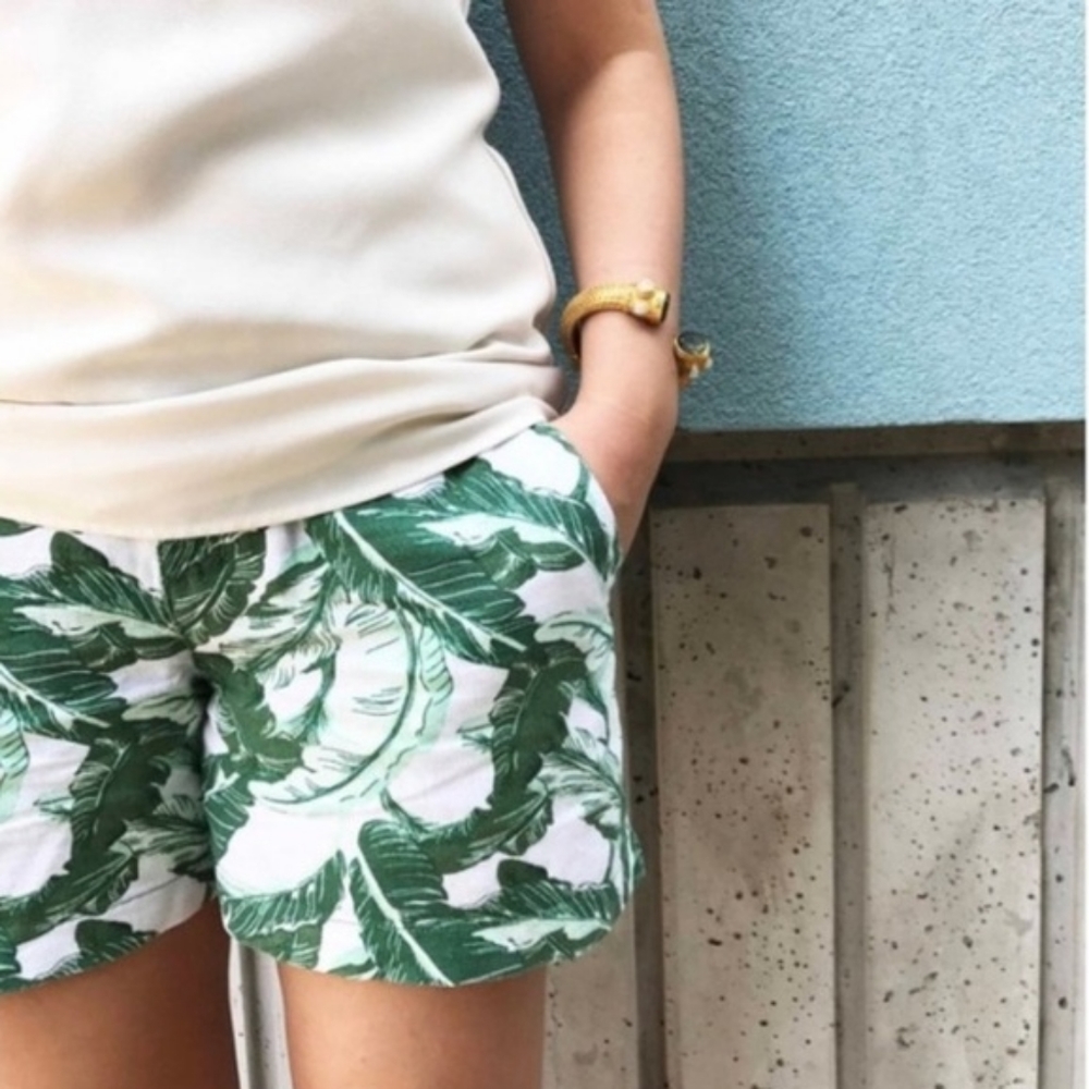 Old Navy linen palm shorts size 10